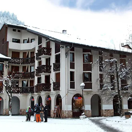 Le Triolet.4 *